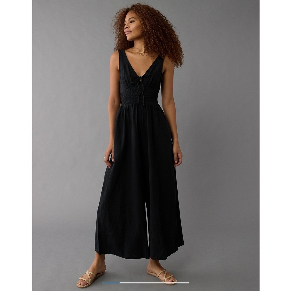 NEW American Eagle Smocked V-Neck Jumpsuit Medium Black Wide Leg Sleeveless